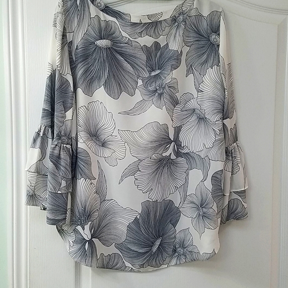 LOFT Ruffle sleeve top - Picture 3 of 3